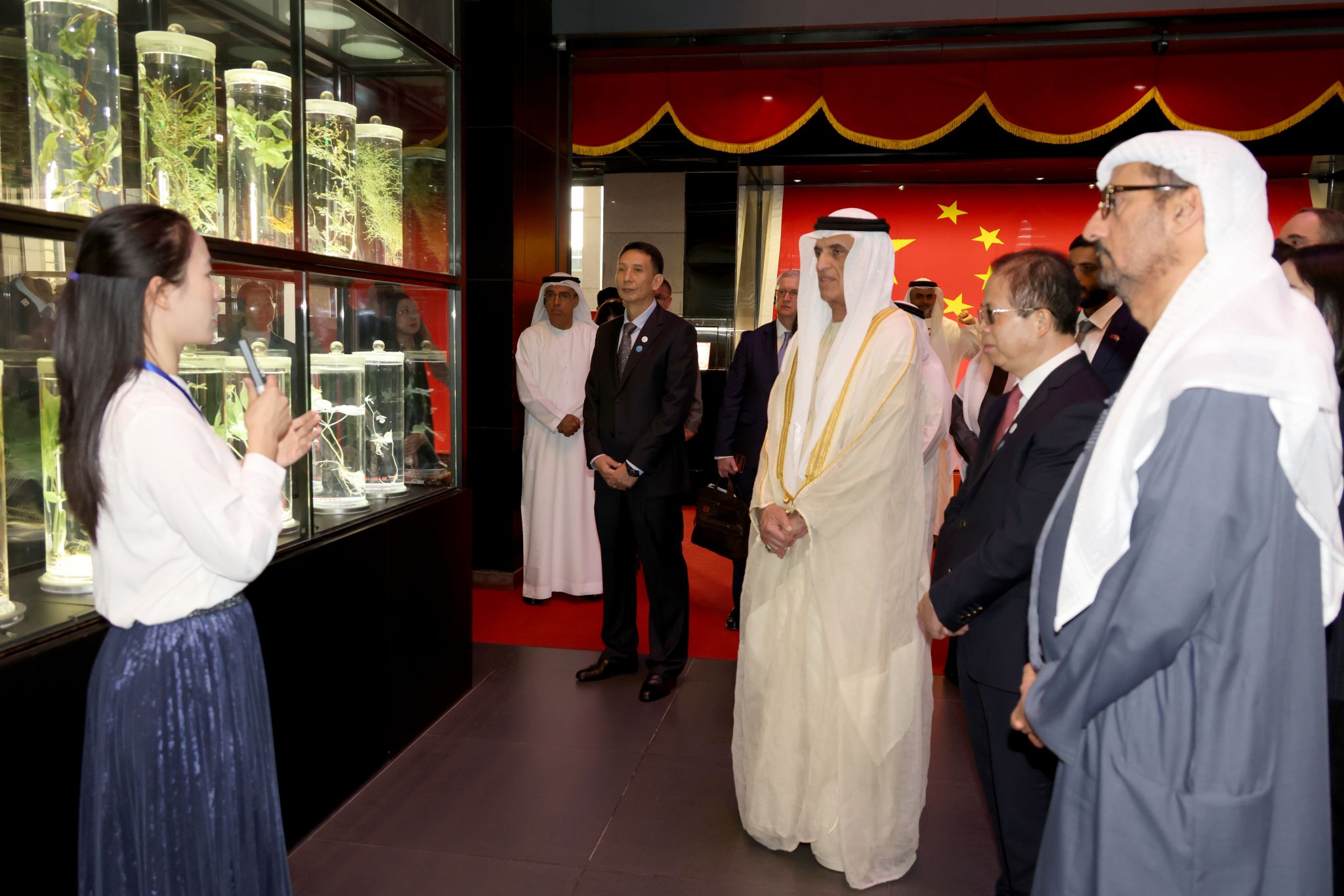 阿联酋联邦最高委员会成员、哈伊马角酋长访问Beat365中文官方网站