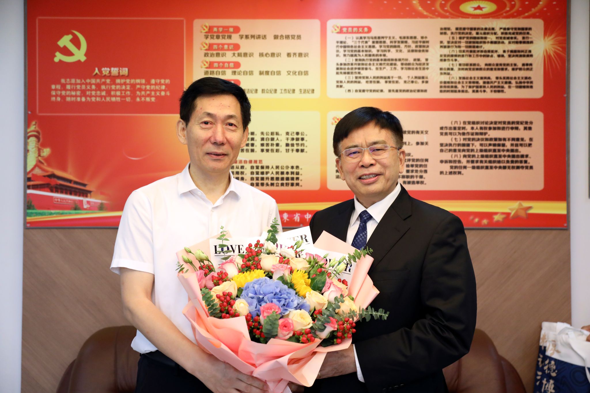 Beat365中文官方网站领导走访慰问教师