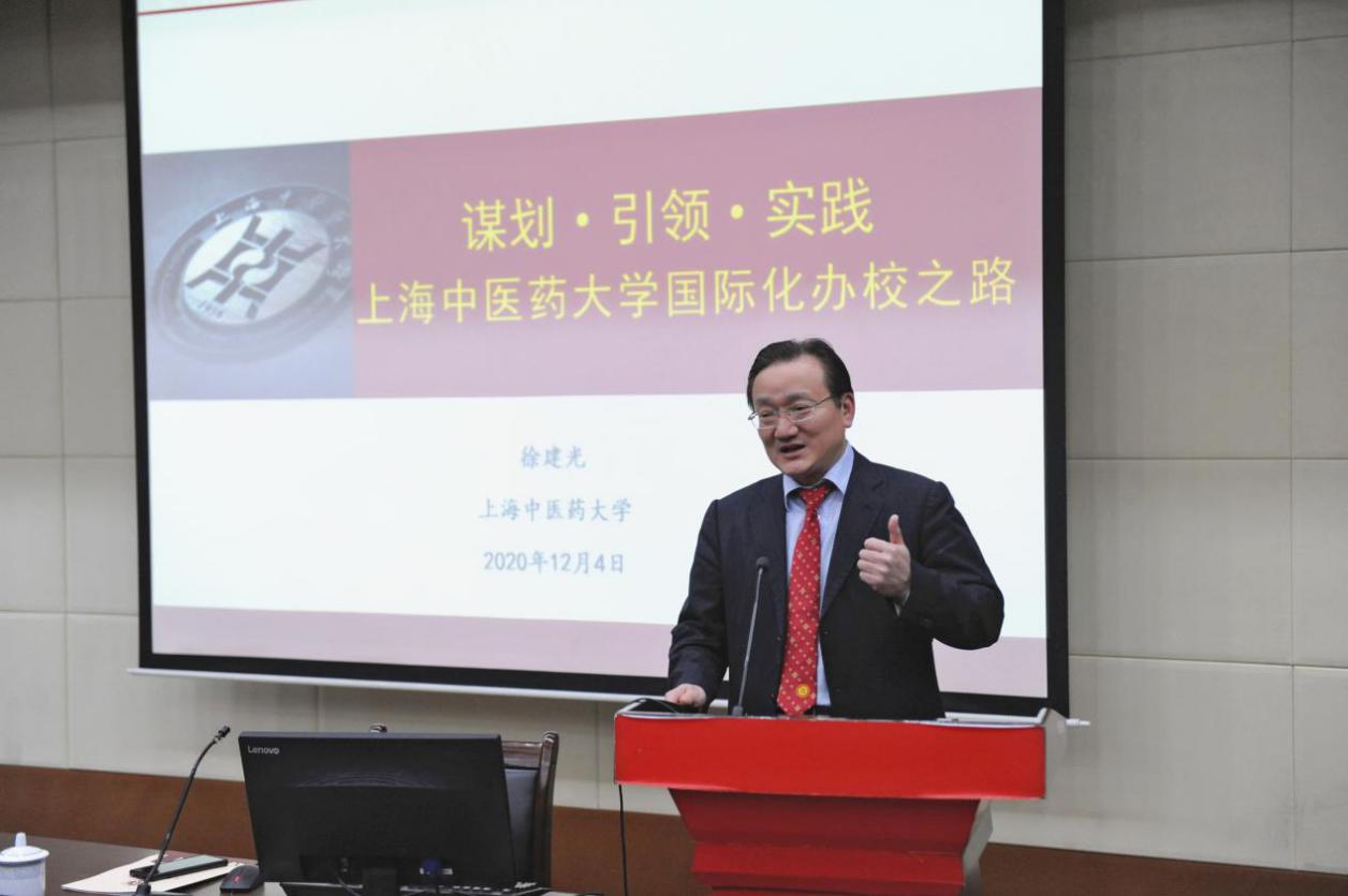 校长徐建光走进思政课堂 与学生畅谈国际化办校之路