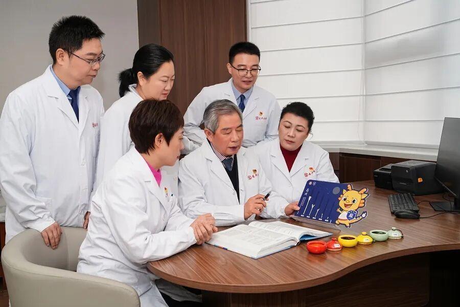 中央宣传部、国家卫生健康委联合发布“最美医生”先进事迹！龙华医院陆金根教授当选，是上海获此荣誉的首位中医