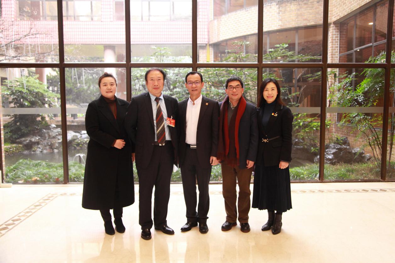 履职归来启新篇，beat365官网全国政协委员陈红专、吴焕淦顺利返沪
